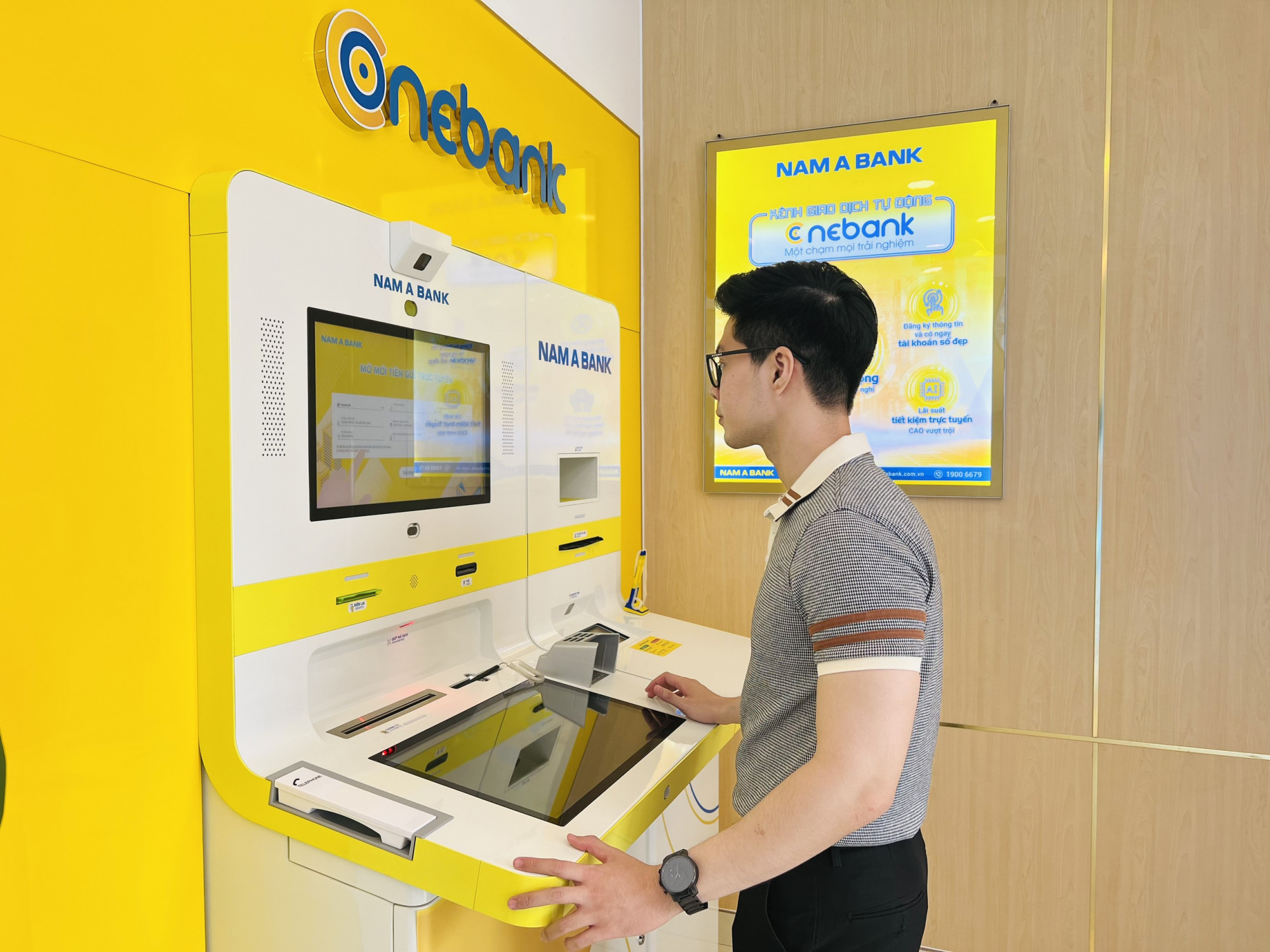 ONEBANK đã trở thành một trong những điểm đến về công nghệ yêu thích của nhiều KH - Ảnh: Nam A Bank