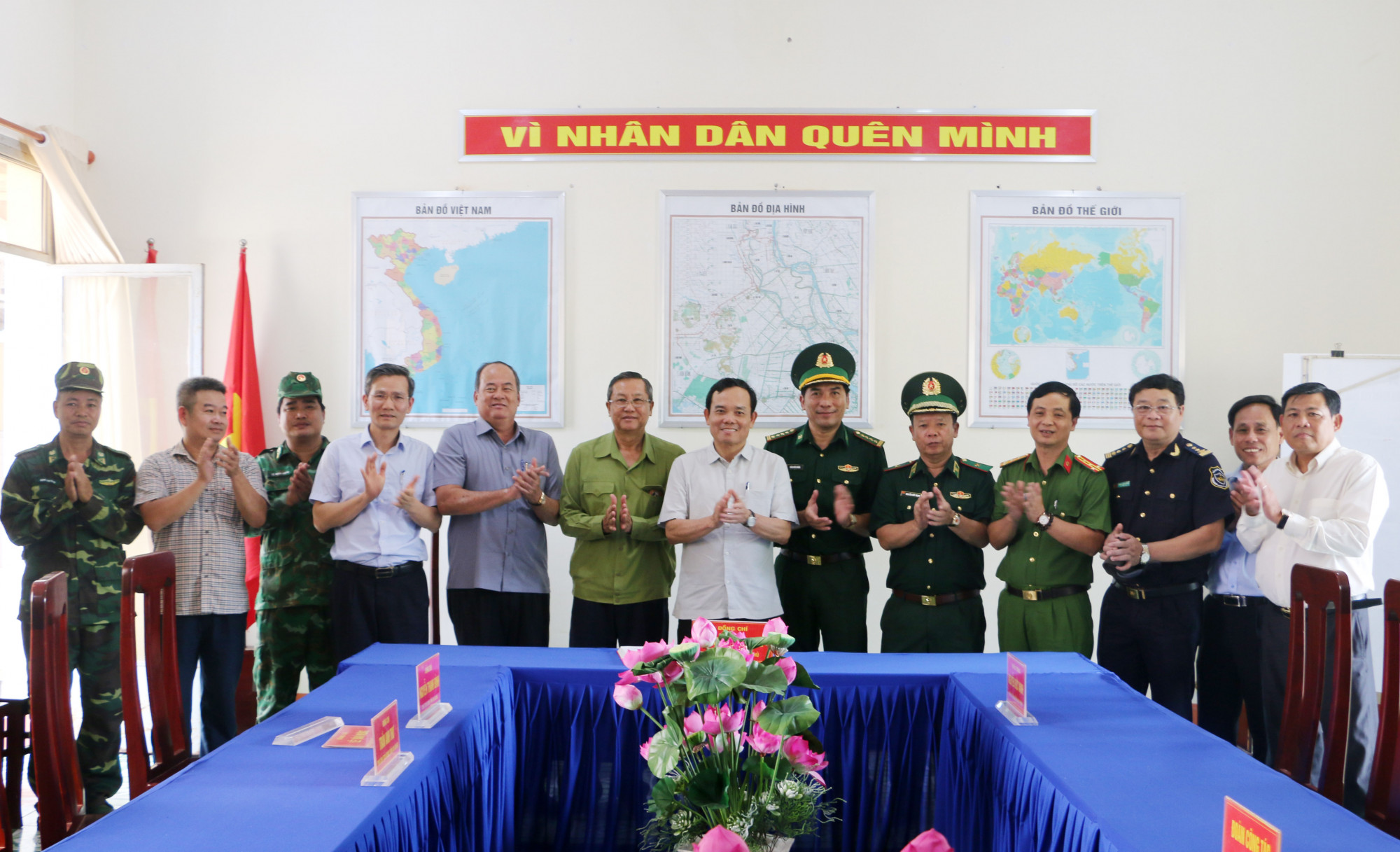 Phó thủ tướng Trần Lưu Quang kiểm tra công tác phòng chống buôn lậu ở biên giới An Giang