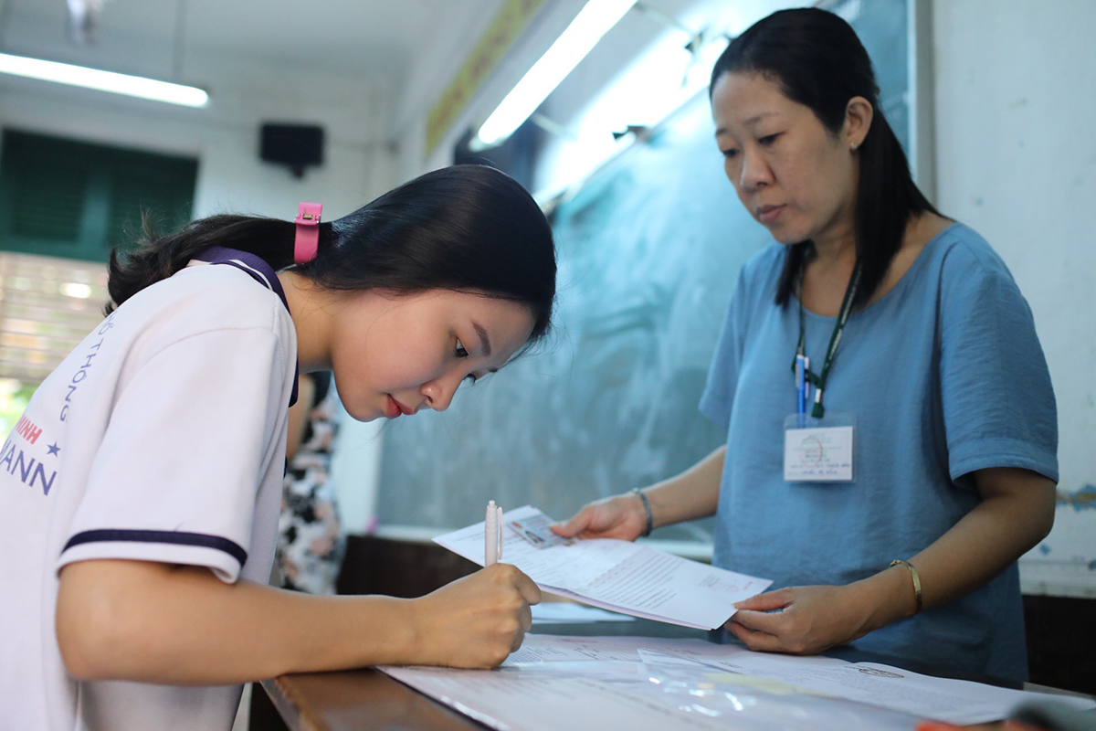 Thí sinh cần lưu ý những vật dụng được mang vào phòng thi tốt nghiệp THPT. Ảnh minh họa