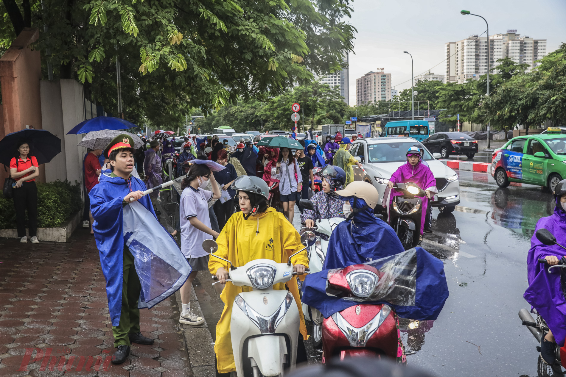 Sáng nay (28/6), hơn 1 triệu thí sinh trên  cả nước sẽ bước vào môn thi đầu tiên: Ngữ Văn của kỳ thi THPT Quốc gia 2023. 