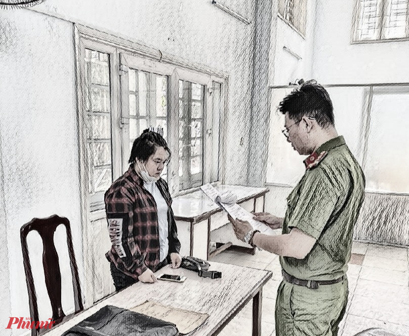 Cảnh sát đọc lệnh bắt tạm giam Nguyễn Thị Kim Huệ