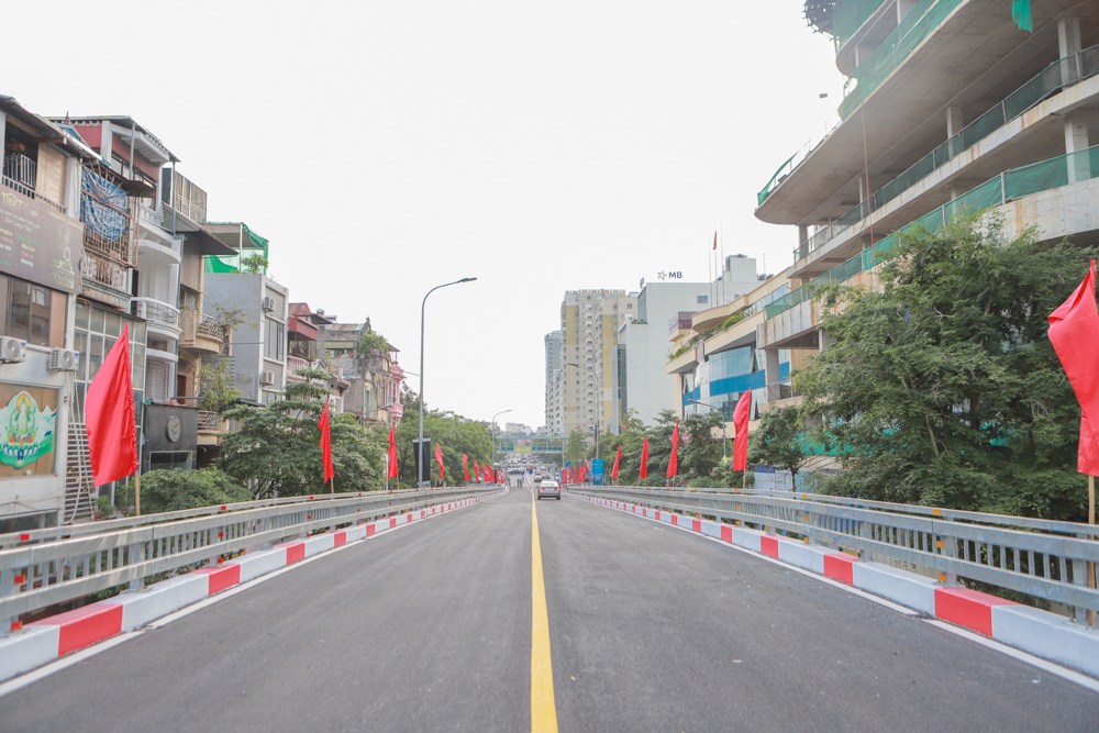 Cầu vượt này là một trong những công trình giao thông trọng điểm của Hà Nội giai đoạn 2021-2025.