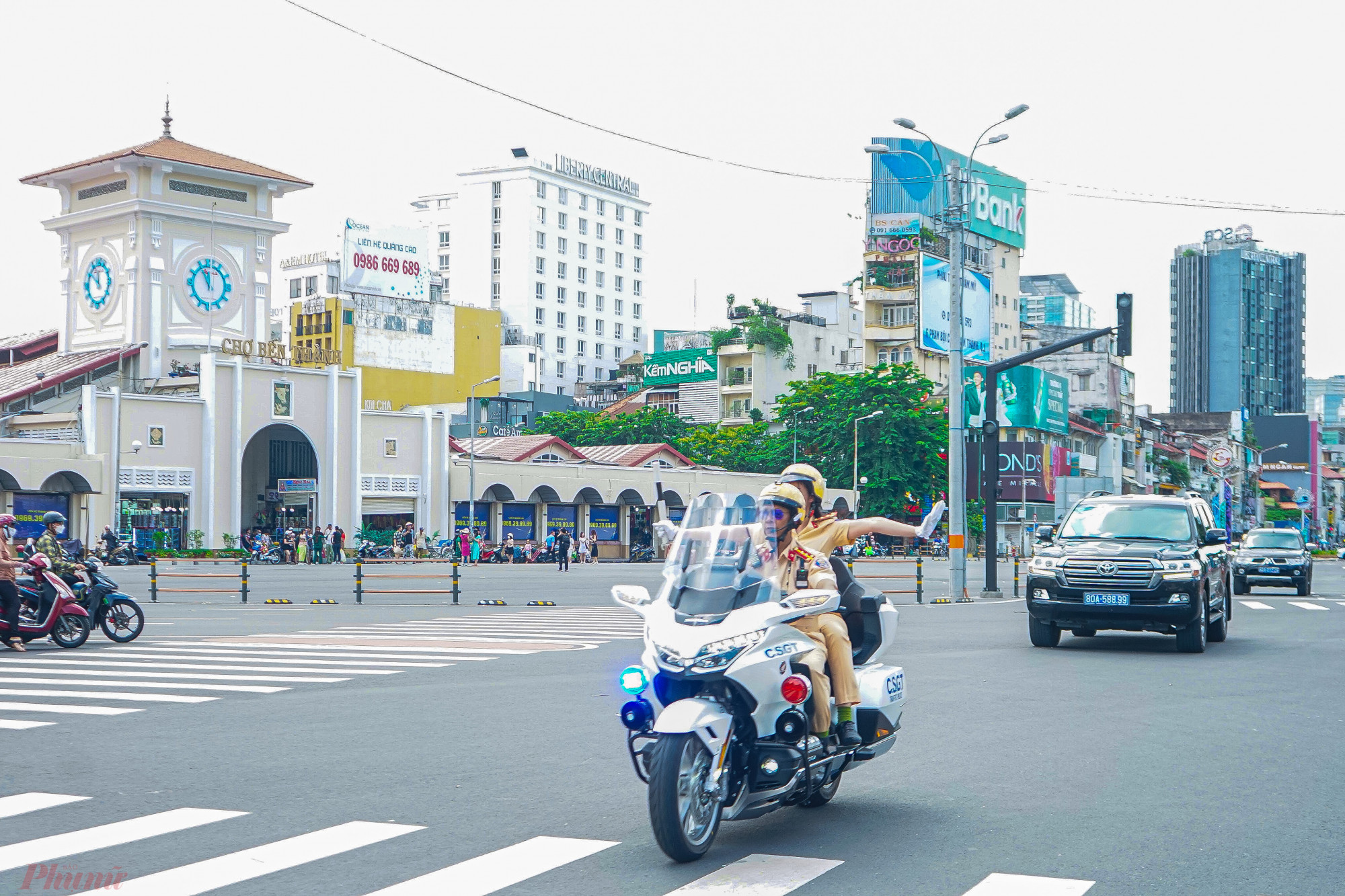 Thời gian qua, hình ảnh CSGT điều khiển môtô phân khối lớn dẫn đoàn lãnh đạo Đảng, Nhà nước, khách quốc tế đến thăm và làm việc tại Việt Nam đi trên đường phố luôn gây ấn tượng mạnh mẽ.