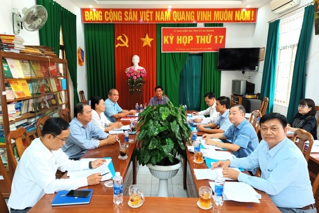 Quang cảnh kỳ họp thứ 17 Ủy ban Kiểm tra Tỉnh ủy An Giang. Ảnh: PV.