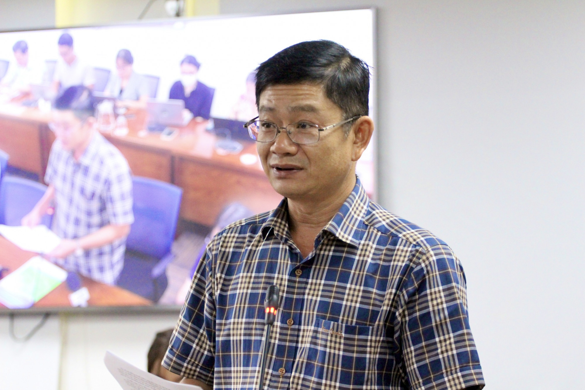 Ông Đỗ Tân Long - Giám Đốc Trung tâm Quản lý hạ tầng kỹ thuật TPHCM trả lời tại buổi họp báo - Ảnh: Thành Nhân