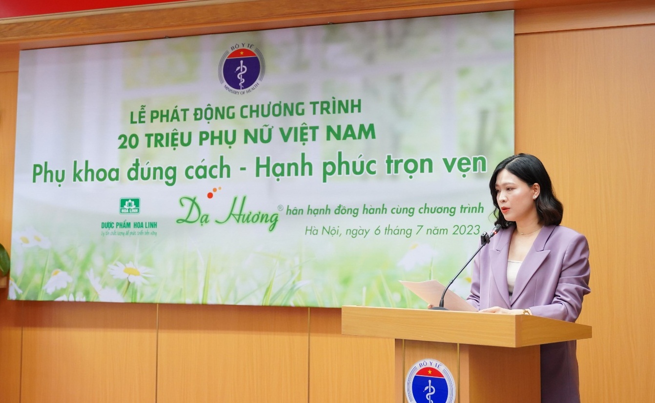 Đại diện nhãn hàng Dạ Hương - Công ty TNHH Dược phẩm Hoa Linh trao đổi về mục đích nhân văn của chiến dịch