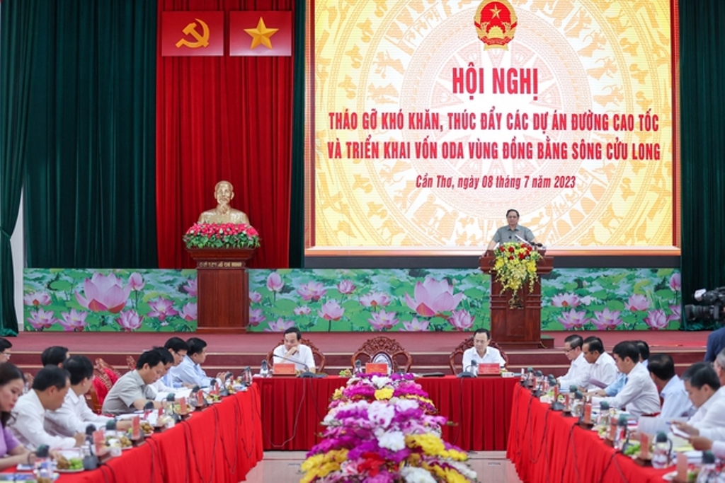 Thủ tướng Phạm Minh Chính chủ trì hội nghị về tháo gỡ khó khăn, thúc đẩy các dự án cao tốc vùng ĐBSCL. Ảnh: VGP/Nhật Bắc