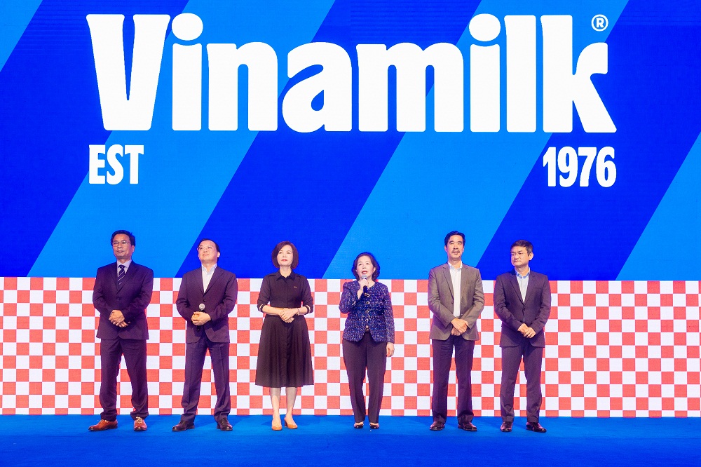 Ban điều hành của Vinamilk cũng có mặt tại sự kiện dành cho nhân viên diễn ra vào sáng ngày 6/7 để chia sẻ về những kế hoạch tương lai của công ty