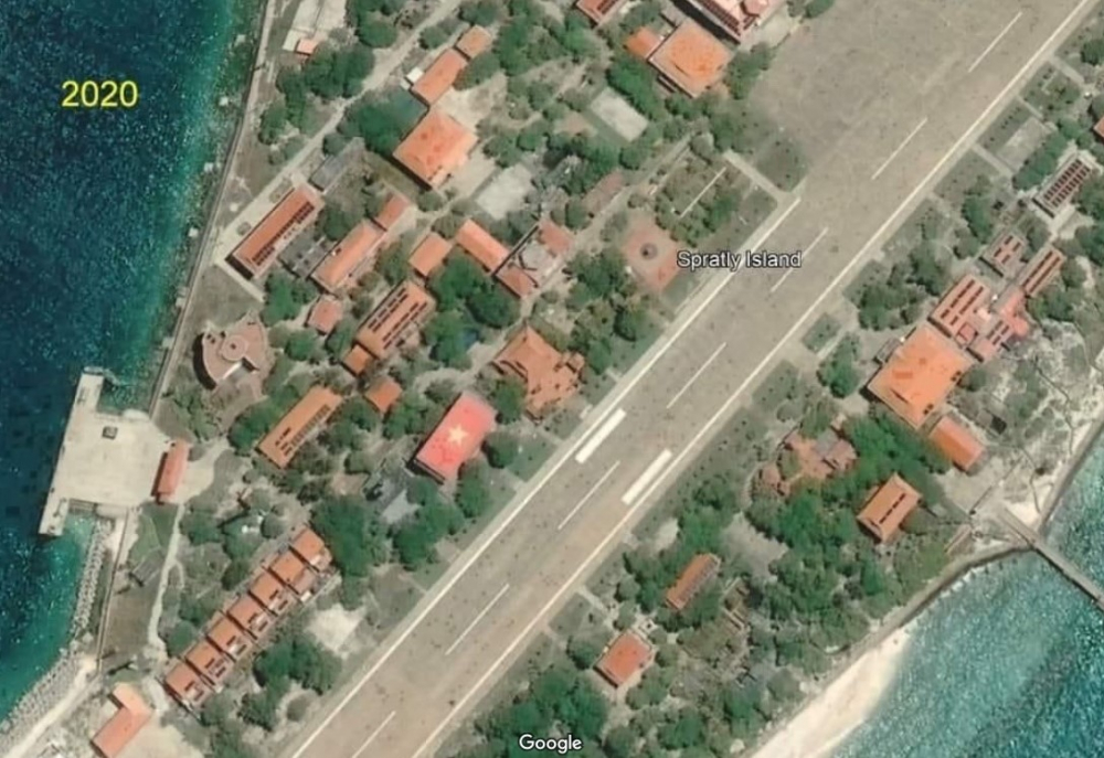 Trong hình ảnh trên ứng dụng bản đồ của Google năm 2020, người dùng vẫn có thể nhìn thấy rõ lá cờ Việt Nam tại đảo Trường Sa Lớn