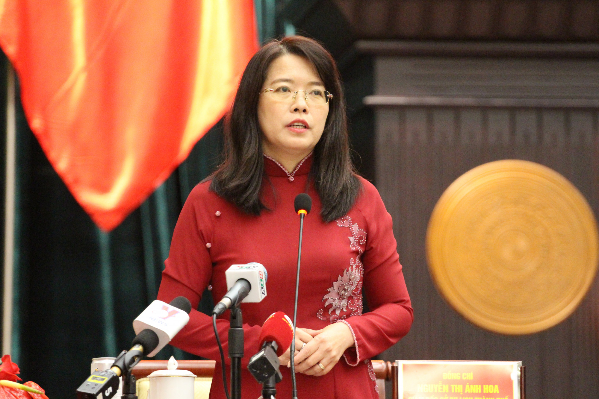 Bà Nguyễn Thị Ánh Hoa - Giám đốc Sở Du lịch TPHCM trả lời chất vấn