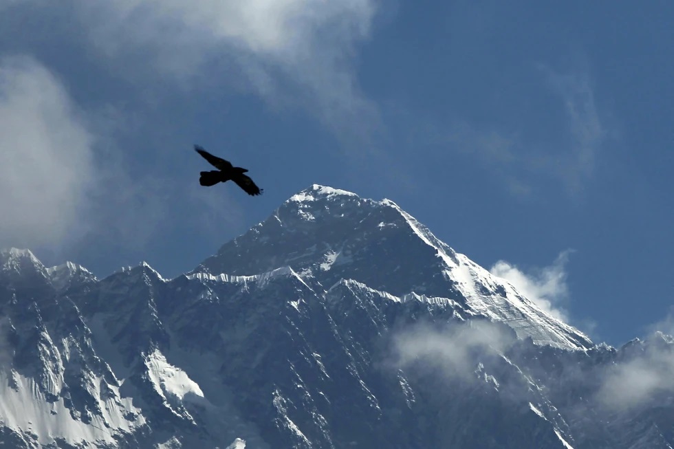 Hình ảnh đỉnh Everest được chụp từ thị trấn Namche Bajar, quận Solukhumbu, Nepal, tháng 5/2019. (Ảnh: Niranjan Shrestha/AP)