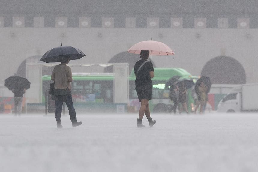 Mưa dữ dội tiếp tục đổ xuống Seoul, Hàn Quốc.