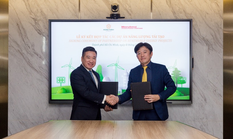 Ông Nguyễn Đình Trung - Chủ tịch Tập đoàn Hưng Thịnh (bên trái) và ông Tai Miura - Chủ tịch kiêm Tổng giám đốc Marubeni Asian Power Vietnam tại buổi ký kết hợp tác nghiên cứu các dự án năng lượng tái tạo ngày 8/2/2023 - Ảnh: Hưng Thịnh Group