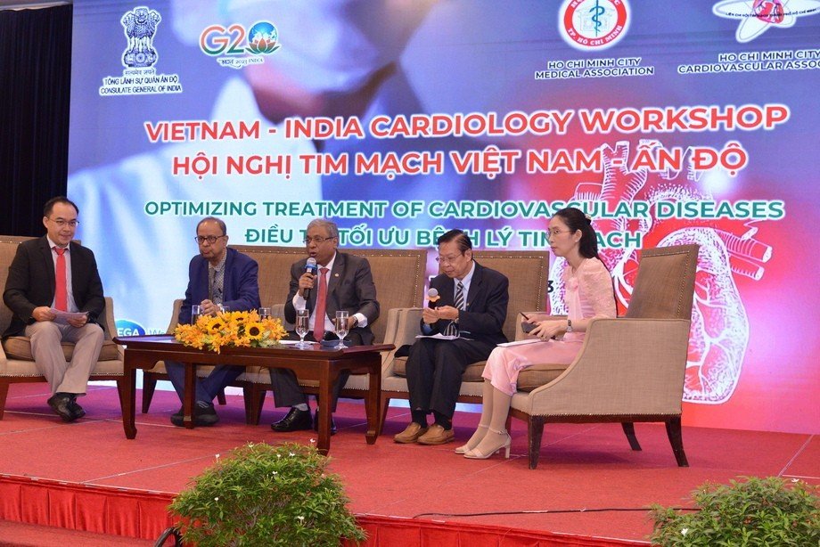 Các chuyên gia, bác sĩ chia sẻ trong  Hội nghị tim mạch Việt Nam - Ấn Độ “Điều trị tối ưu bệnh lý tim mạch”, ảnh BTC