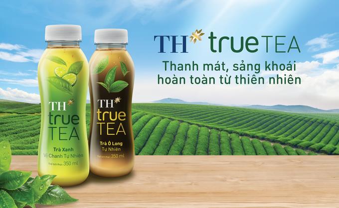 Trà tự nhiên TH true TEA kết hợp nguyên liệu là những lá trà tuyển chọn từ các vùng trà nổi tiếng và nước tinh khiết từ mạch ngầm núi lửa triệu năm