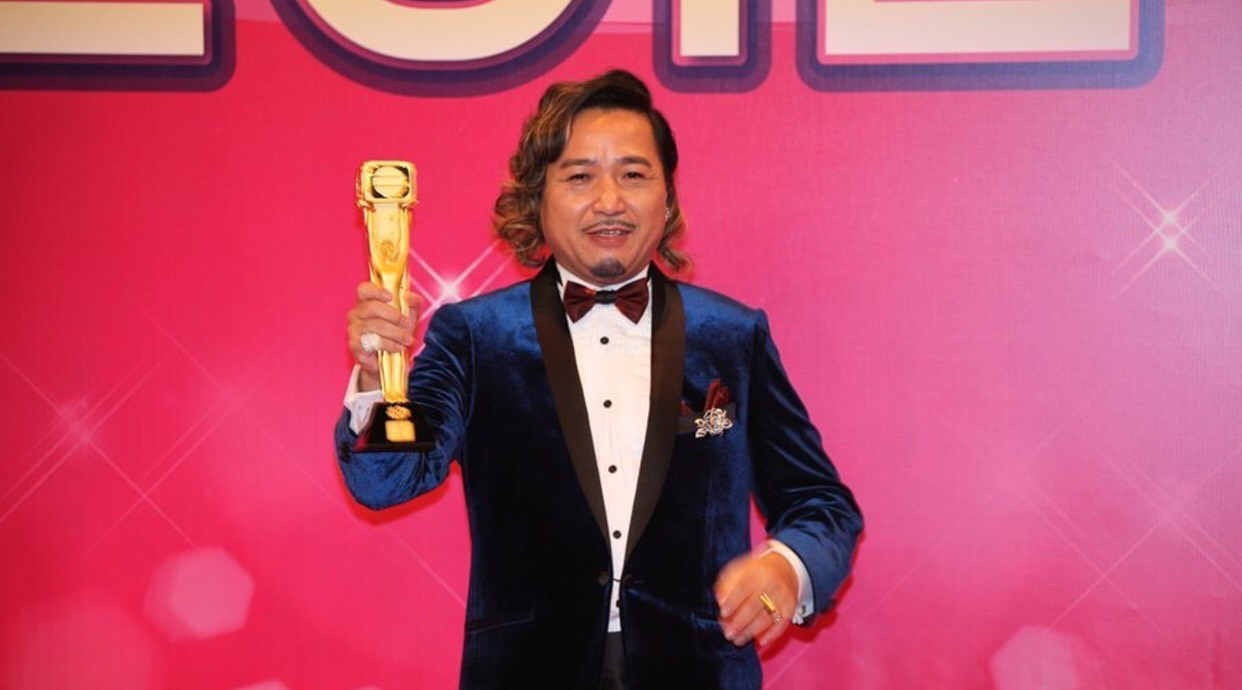 Cổ Minh Hoa từng nhận giải thưởng nam diễn viên phụ xuất sắc của TVB với vai Tô Cơ trong bộ phim Sui gia nan giải, ra mắt năm 2012