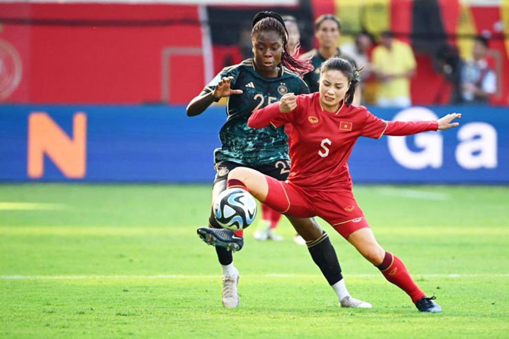 Đội tuyển nữ Việt Nam trong trận giao hữu với đội tuyển Đức chuẩn bị cho 2023 FIFA Women's World Cup - ẢNH: THÔNG TẤN XÃ VIỆT NAM