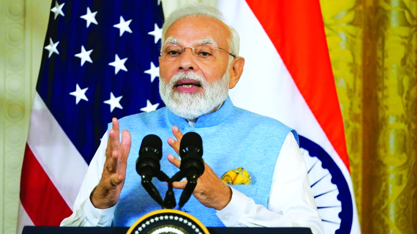 Thủ tướng Ấn Độ Narendra Modi mặc chiếc áo khoác của thương hiệu EcoLine phát biểu trong cuộc họp báo với Tổng thống Mỹ Joe Biden tại Nhà Trắng vào ngày 22/6/2023 ẢNH: JACQUELYN MARTIN (AP)