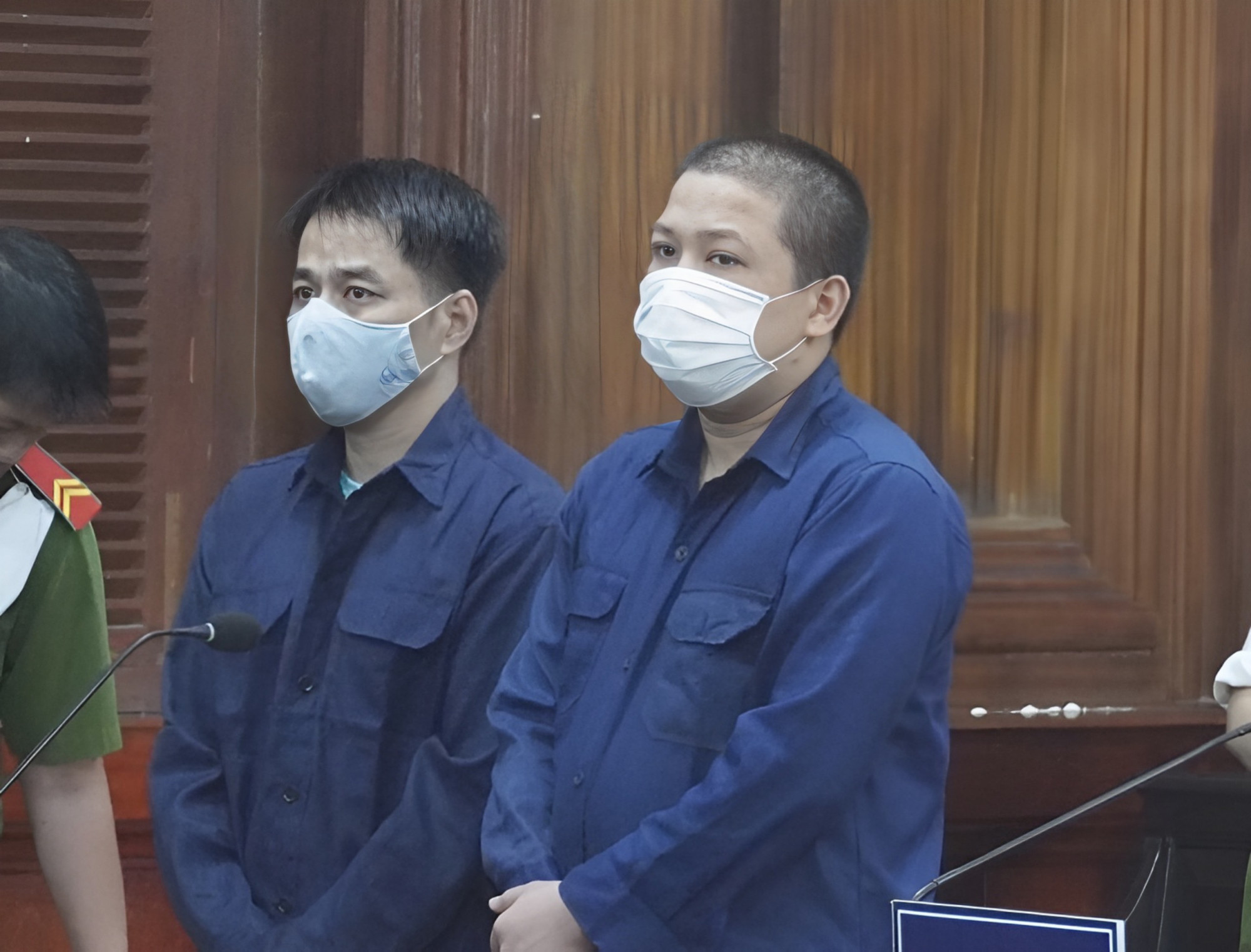 Bị cáo Lê Chí Trung (trái) và đồng phạm tại tòa. Ảnh: Dương Trang.