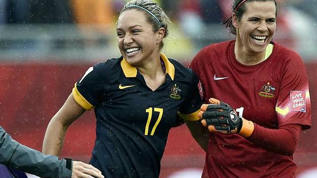 Lydia Williams (phải) và Kyah Simon, hai nữ cầu thủ thổ dân trong đội tuyển Úc. Ảnh: Matildas.com.au