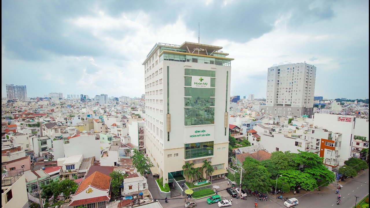 Được thành lập vào năm 1999, Bệnh viện Hoàn Mỹ Sài Gòn là bệnh viện tư nhân đầu tiên tại Việt Nam. Bệnh viện có quy mô 300 giường phục vụ hơn 2.500 bệnh nhân ngoại trú mỗi ngày với đội ngũ chuyên gia y tế chuyên nghiệp. Hiện bệnh viện đang thúc đẩy nghiên cứu y tế, tập trung mạnh vào đào tạo và giáo dục