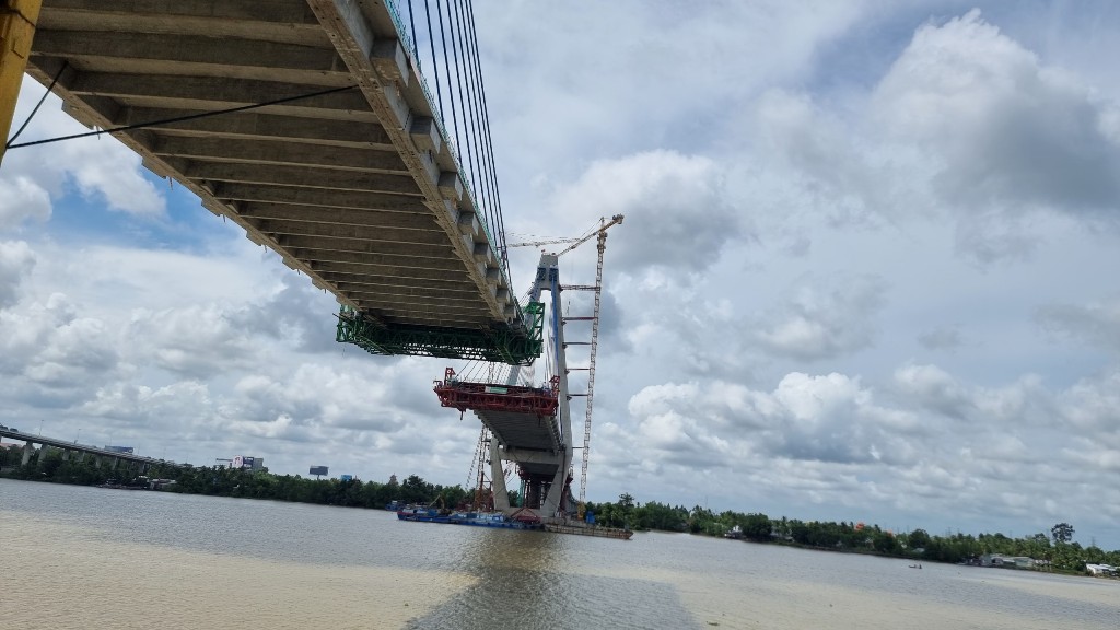 Cầu Mỹ Thuận 2 bắc qua sông Tiền đang tăng tốc về đích