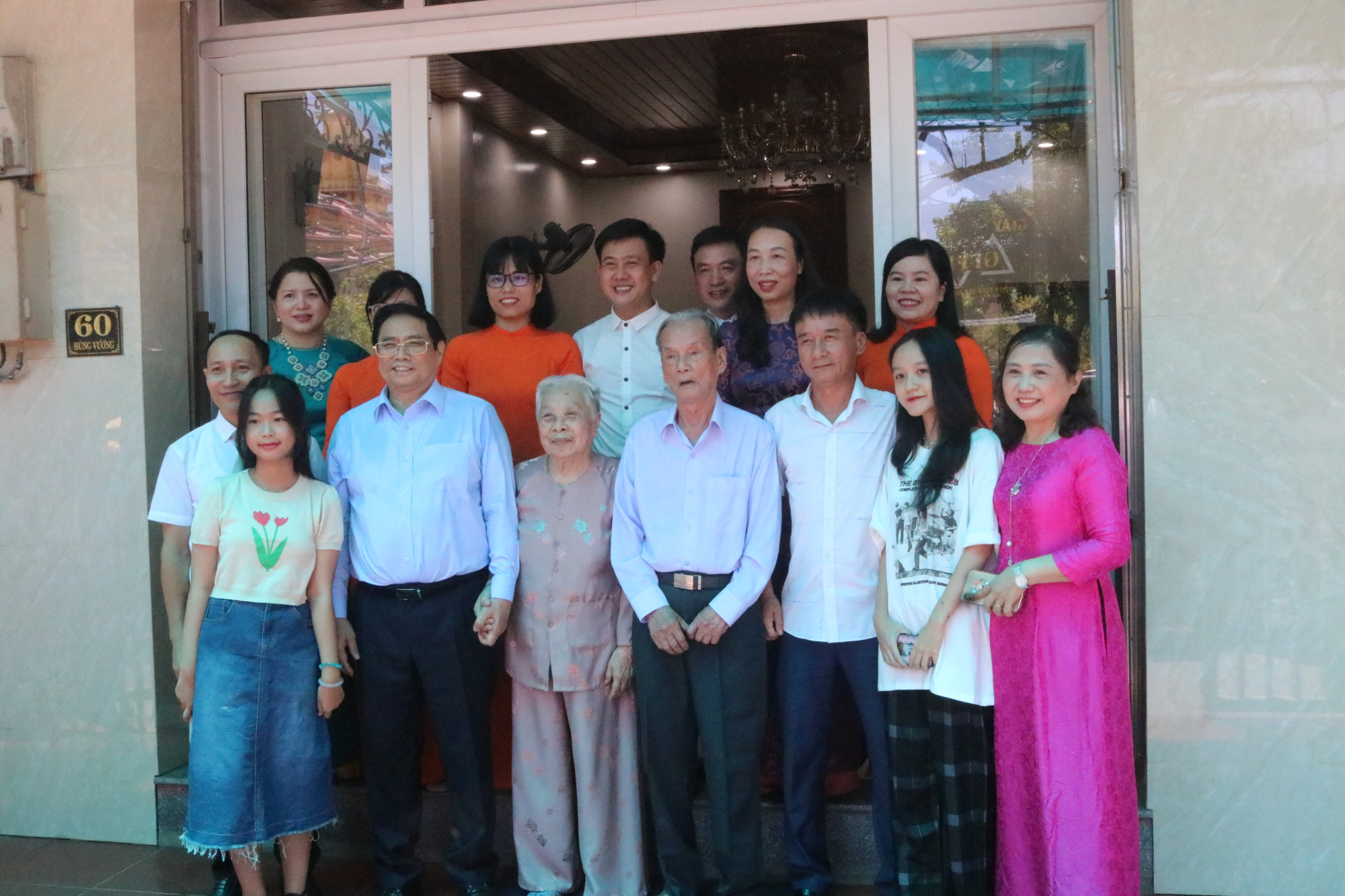 Thủ tướng Phạm Minh Chính đến thăm Gia đình Nguyễn Trung Chính nguyên cán bộ tiền khởi nghĩa, thương binh