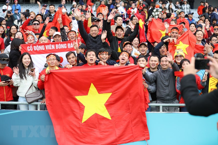 Rất đông khán giả nhiệt thành đã đến cổ vũ cho đội tuyển Việt Nam trên sân Eden Park