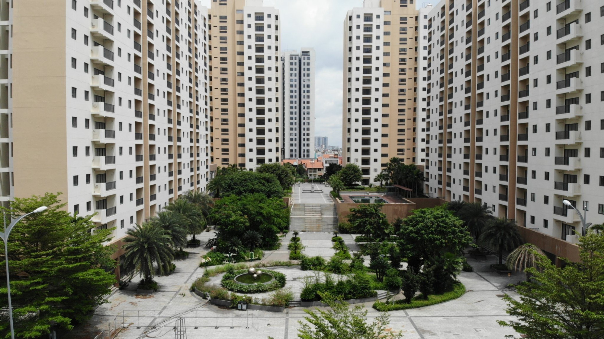 3.790 căn hộ ngay trung tâm Khu đô thị mới Thủ Thiêm xây xong bỏ hoang nhiều năm gây lãng phí