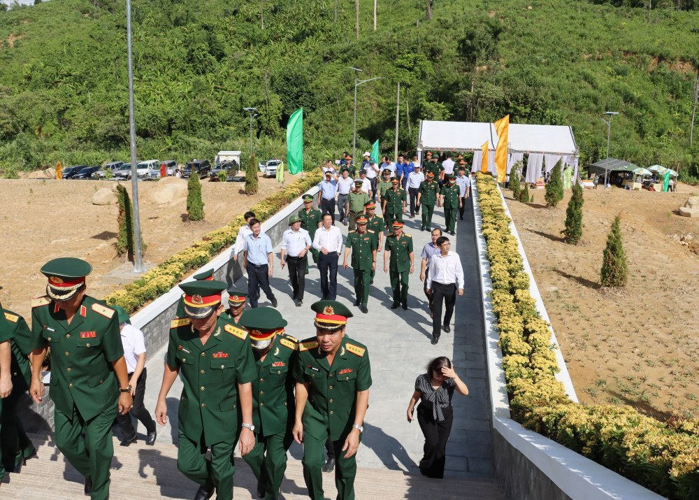 Lãnh đạo Cục cứu hộ, cứu nạn – Bộ Quốc phòng, Bộ tư lệnh Quân khu 4 và lãnh đạo tỉnh Thừa Thiên Huế, Bộ Chỉ huy Quân sự tỉnh cắt băng khánh thành.