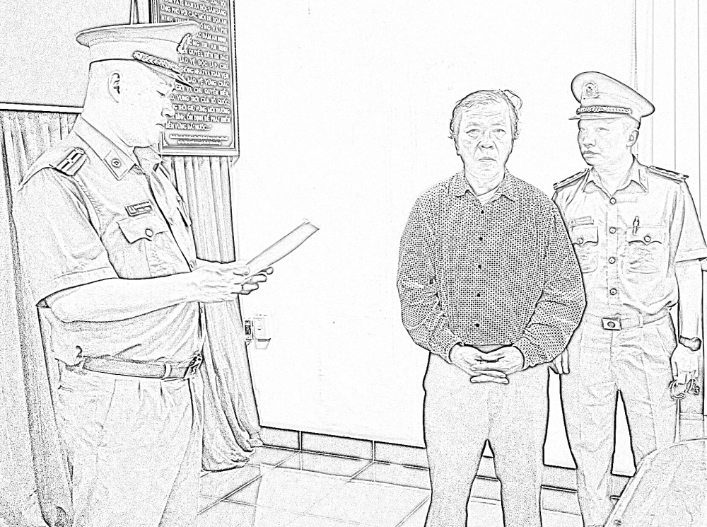 Công an TPHCM tống đạt quyết định khởi tố bị can, thi hành lệnh bắt tạm giam ông Trần Văn Sỹ - Ảnh: Công an cung cấp