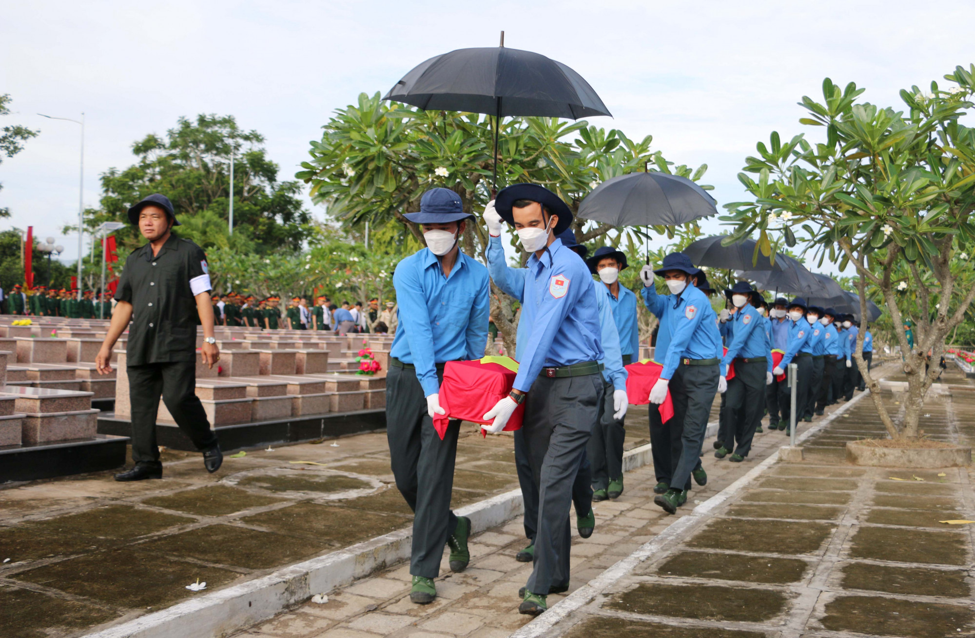 truy điệu, cải táng 108 hài cốt liệt sỹ quân tình nguyện Việt Nam hy sinh qua các thời kỳ chiến tranh trên đất bạn Campuchia và trong nước.
