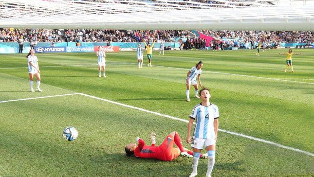 Argentina thất vọng vì bị dẫn 0-2