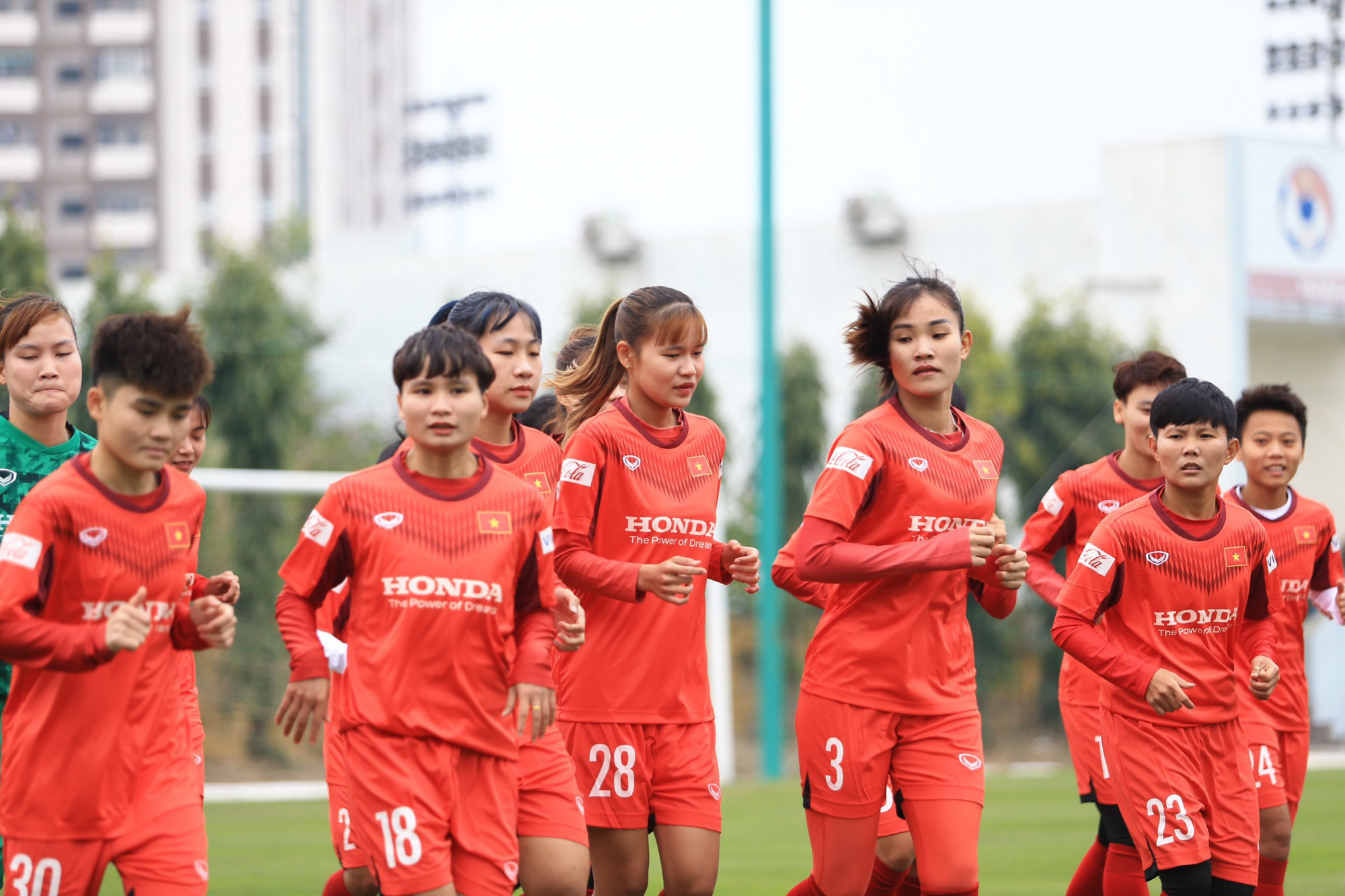 Các nữ cầu thủ luyện tập tại Trung tâm đào tạo bóng đá trẻ Việt Nam - Ảnh: VFF 