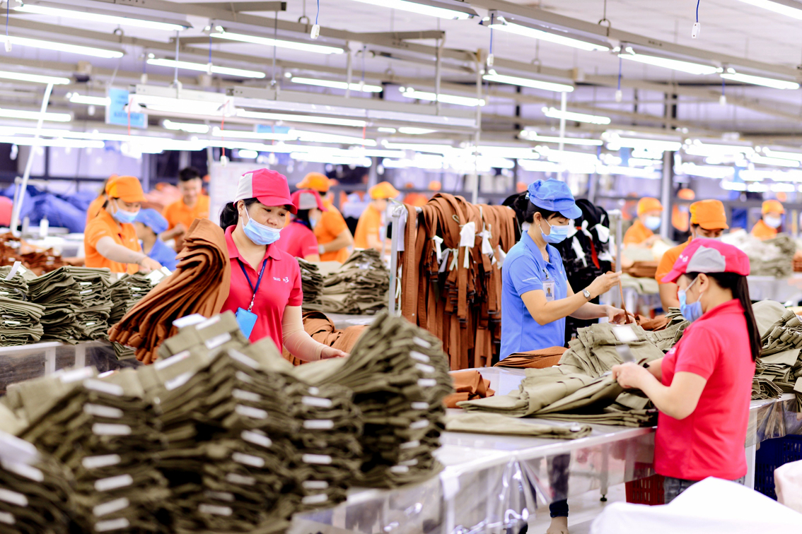 Đơn hàng xuất khẩu giảm, hàng tồn kho tăng… là các vấn đề khó khăn chung của doanh nghiệp hiện nay (ảnh chụp tại Công ty cổ phần May Sài Gòn 3)