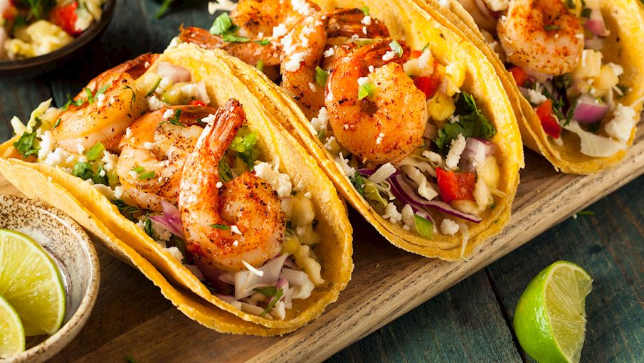 Tacos gobernador (lit. tacos của thống đốc) là bánh taco của Mexico được đặt theo tên của một thống đốc Sinaloa. Để chuẩn bị món ăn, bánh tortillas nóng được làm đầy với sự kết hợp của tôm, pho mát bào, rau mùi, hành tây và cà chua. Bánh ngô sau đó được gấp làm đôi, phết bơ và nướng trên vỉ nướng ở lửa vừa.  Khi phục vụ, tacos gobernador thường đi kèm với chanh và tương ớt nóng. Ngoài Sinaloa, những chiếc bánh taco này cũng khá phổ biến ở Baja California.