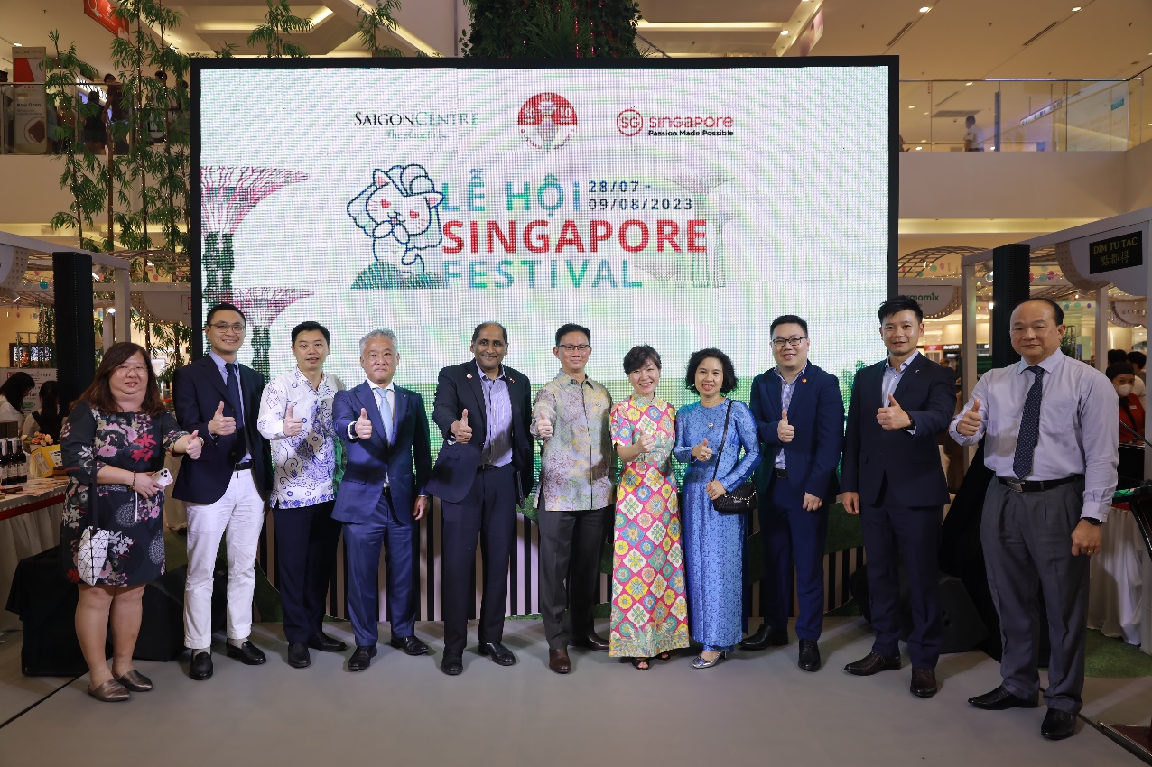 Đại diện Tập đoàn Keppel tại Việt Nam cùng các khách mời tại buổi khai mạc Lễ hội Singapore 2023 - Ảnh: Keppel Land