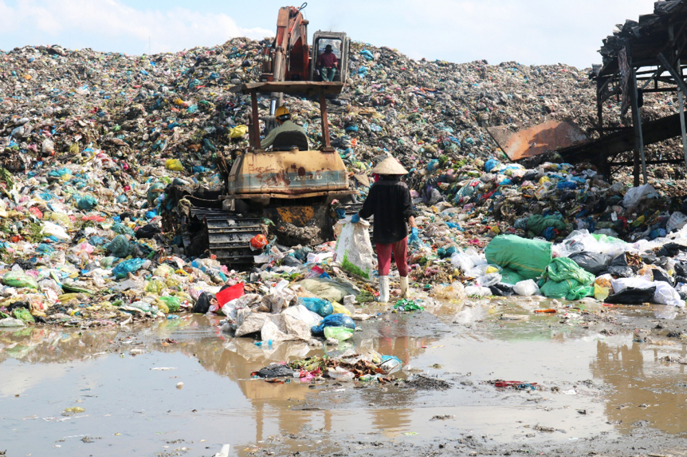 Theo cơ quan chức năng tỉnh Vĩnh Long, khoảng 3 năm nữa, tỉnh này sẽ không còn chỗ chôn rác - Ảnh: An Lâm 