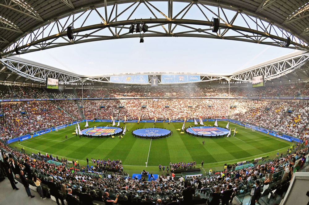 Sân Allianz (Ý) phủ kín khán giả trong trận chung kết Champions League nữ 2022 giữa Câu lạc bộ Lyon  và Barcelona - Nguồn ảnh: Getty Images