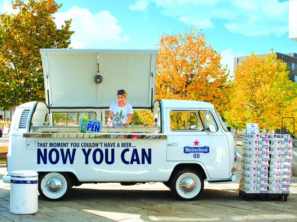 Một chiếc xe tải quảng bá bia không cồn của Heineken tại Copenhagen, Đan Mạch Nguồn ảnh: Shutterstock