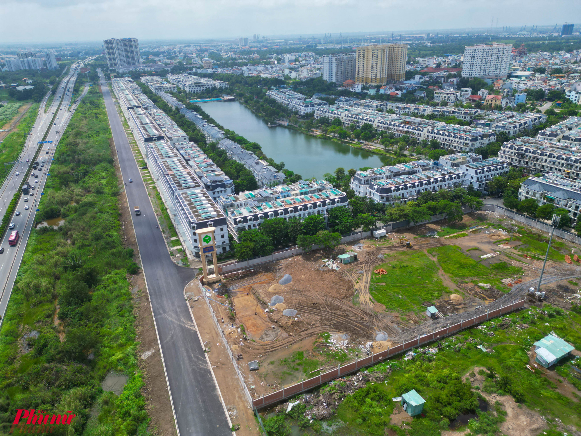 Khi hoàn thành, tuyến đường song hành này sẽ giảm áp lực giao thông cho đường dẫn cao tốc TPHCM - Long Thành thường xuyên bị ùn ứ xe cộ.  Tuyến đường này sau khi thông xe sẽ giúp người dân khu Nam Rạch Chiếc thuận tiện hơn trong việc đi lại.