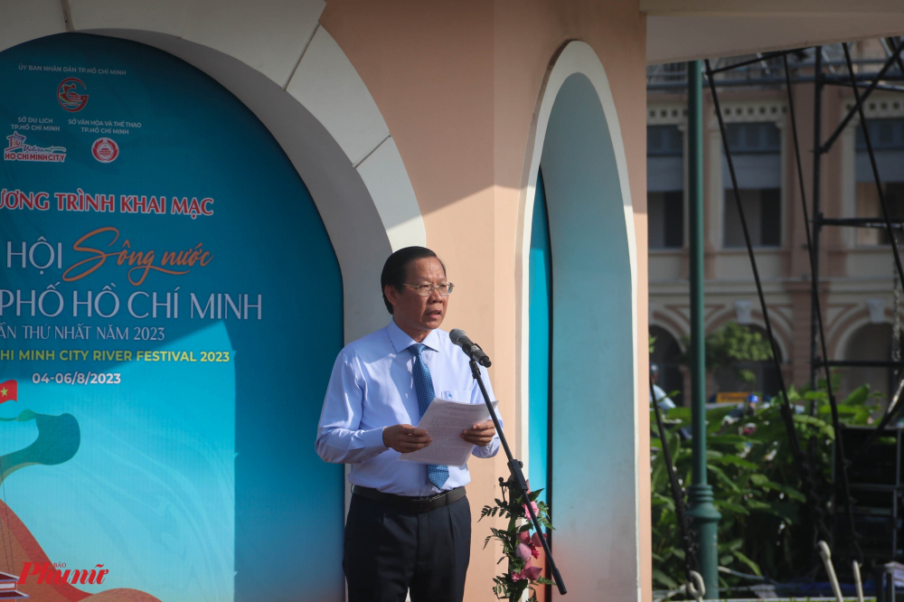 Chủ tịch UBND TPHCM, ông Phan Văn Mãi phát biểu tại khai mạc Lễ hội sông nước TPHCM lần thứ nhất.