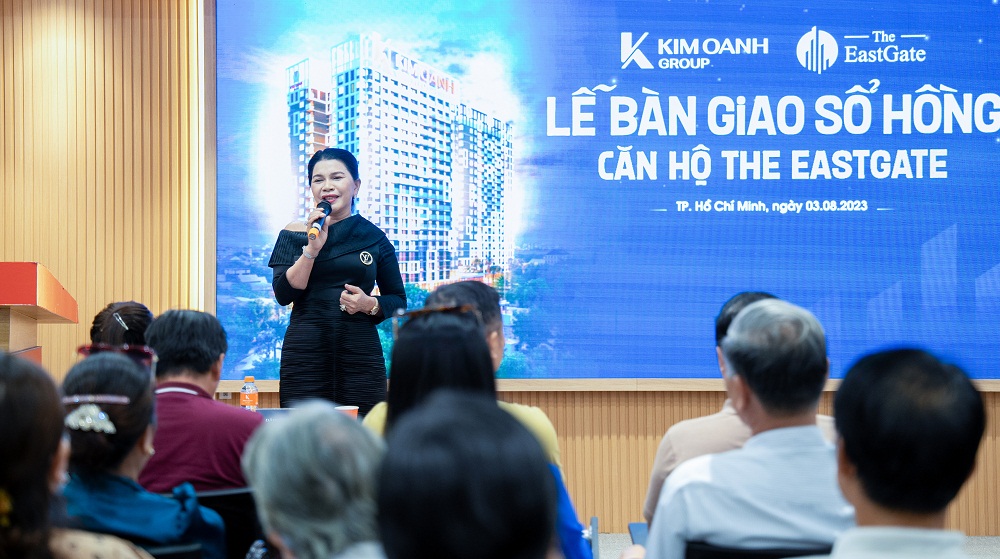 Bà Đặng Thị Kim Oanh - Chủ tịch Hội đồng quản trị, Tổng giám đốc Kim Oanh Group chia sẻ về tâm huyết và những nỗ lực của tập đoàn để bàn giao sổ đúng hạn cho cư dân