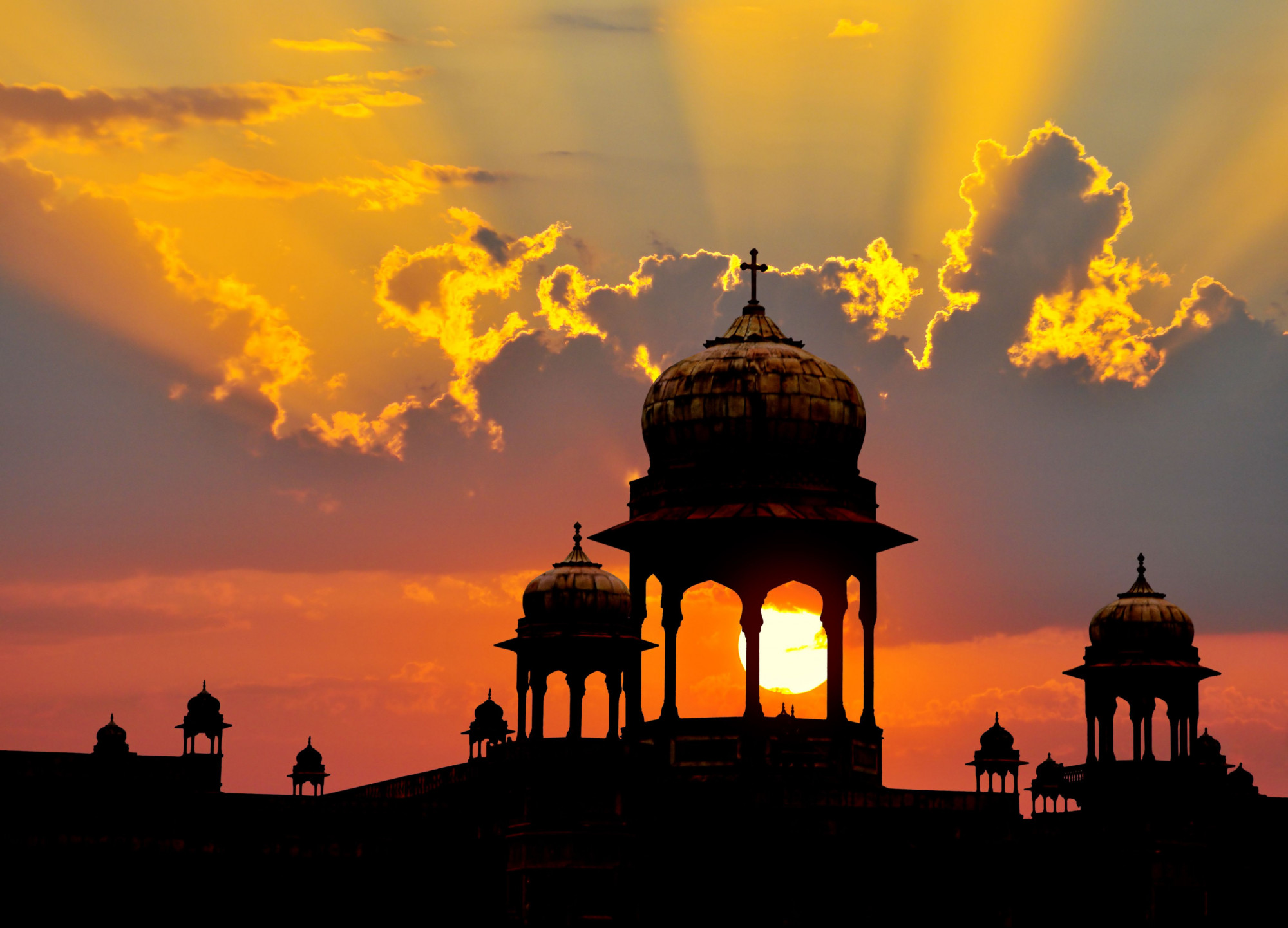2. Xem sự giàu có của Rajasthan Rajasthan là bang lớn nhất của Ấn Độ và là nơi lý tưởng để lặn sâu hơn một chút. Wendy Wu's Rajasthan Panorama là một tour du lịch nhóm cổ điển kéo dài 22 ngày, thu thập những điểm nổi bật của khu vực thành một gói gọn gàng. Bạn sẽ tìm hiểu về các maharajahs, xem các cung điện, thăm các pháo đài khổng lồ, khám phá “Thành phố xanh” của Jodhpur và du ngoạn trên những hồ nước đẹp như tranh vẽ. Bạn sẽ phong phú hơn cho kinh nghiệm. Công viên quốc gia Ranthambore đặc biệt bởi nếu may mắn, bạn có thể bắt gặp một con hổ trong tự nhiên. Giá Earlybird có sẵn cho năm 2024. 