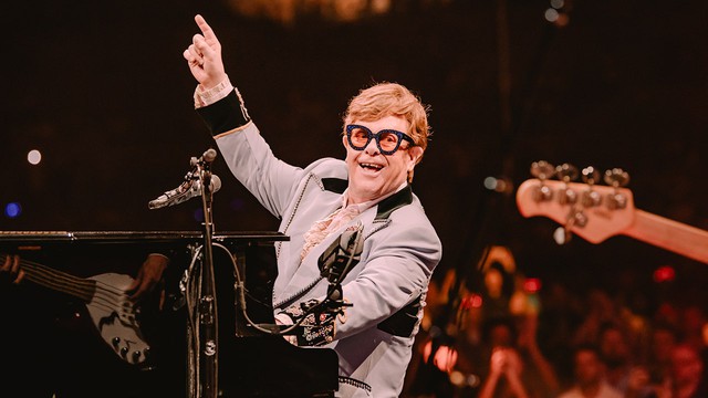 Danh ca Elton John, người đang giữ kỷ lục tour diễn lớn nhất trong lịch sử