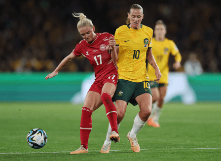 Các cô gái Đan Mạch chơi áp đảo ở những phút đầu trận - Ảnh FIFA