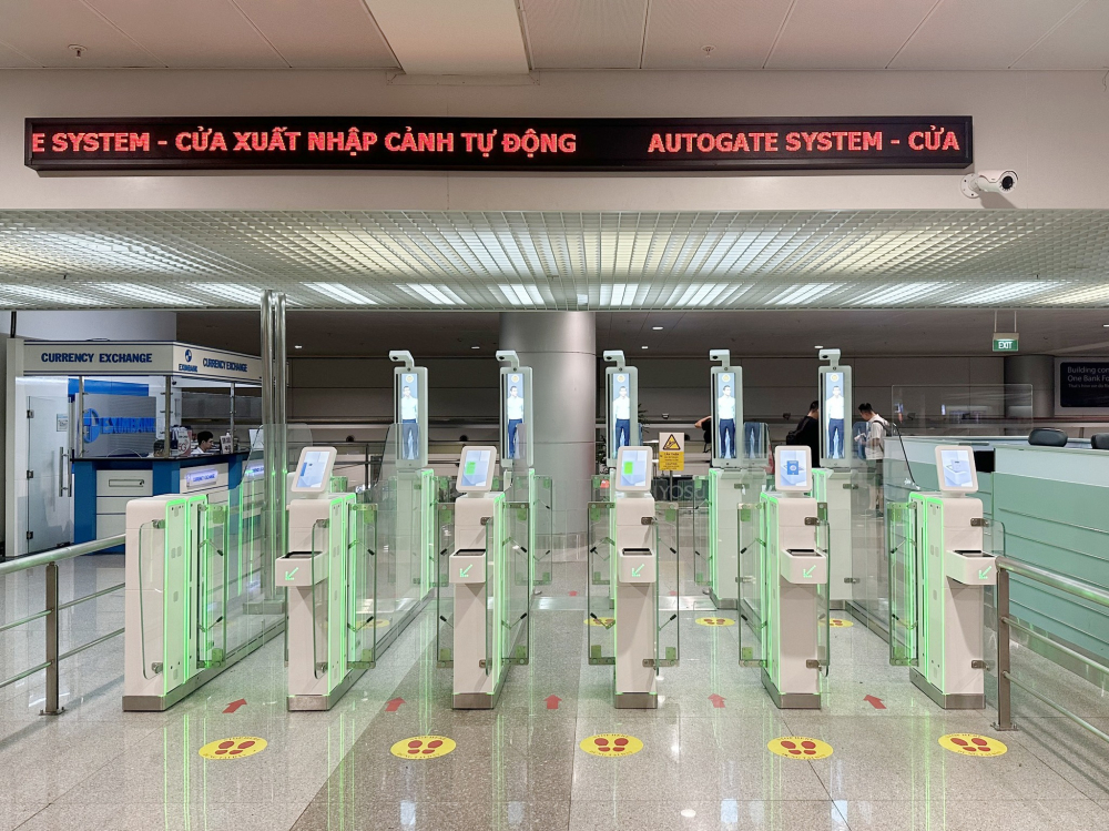 Hệ thống cổng tự động (Autogate) tại Cảng HKQT Tân Sơn Nhất.