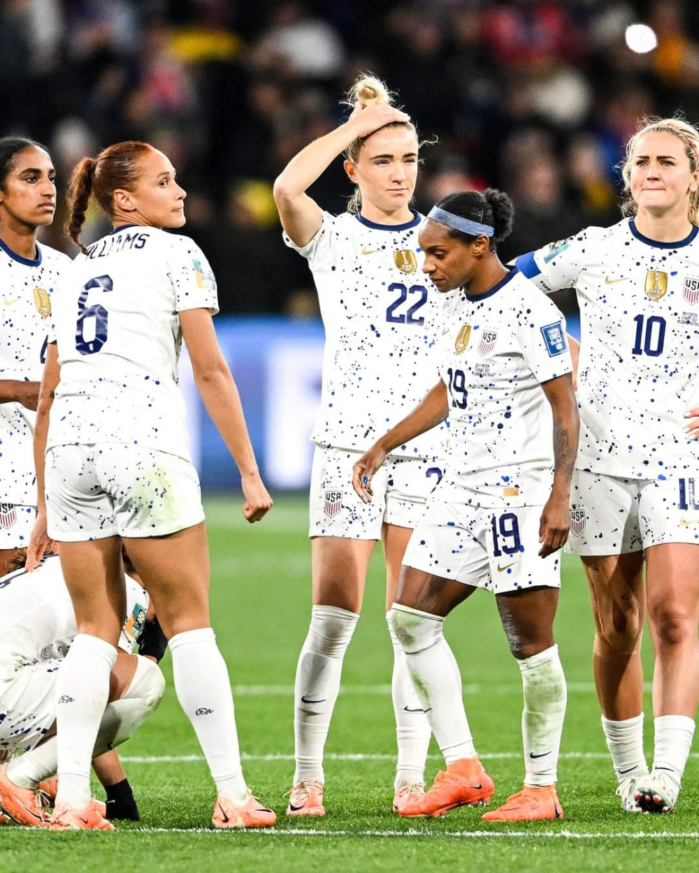 Nỗi buồn của các cô gái Mỹ - Ảnh FIFA