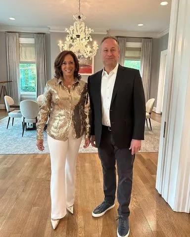 tấm ảnh Phó tổng thống Mỹ Kamala Harris đăng trên Instagram