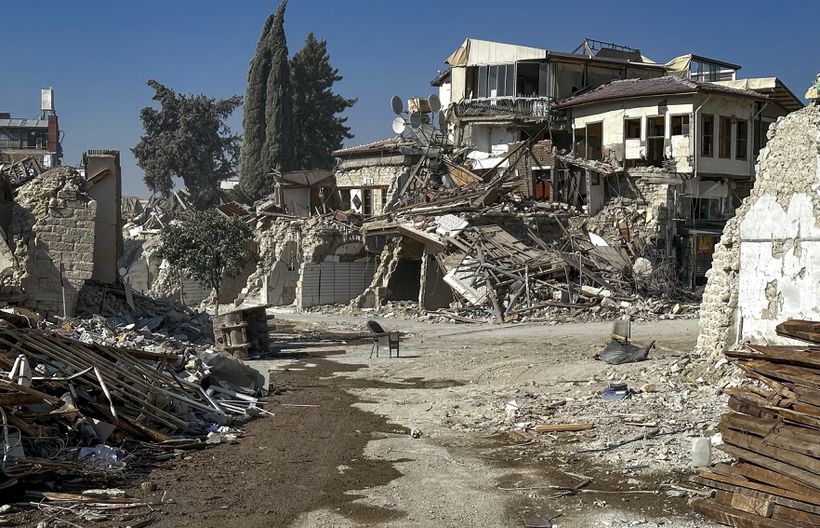 Phần còn lại của các tòa nhà bị phá hủy trong trận động đất kinh hoàng hồi tháng 2 được chụp ở Antakya, đông nam Thổ Nhĩ Kỳ, ngày 5/8.